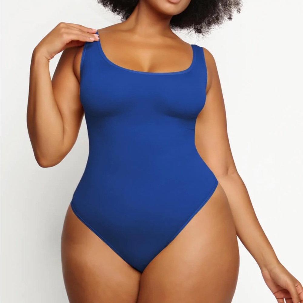 NWT Express Scoop Neck Thong Bodysuit